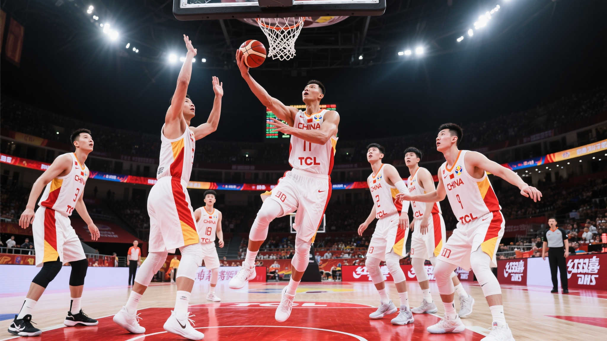 姚明大号两双领衔,中国男篮06世锦赛力战美国精彩回顾 同时,我们不能忽视其他国内青年选手亦有亮眼操作,他