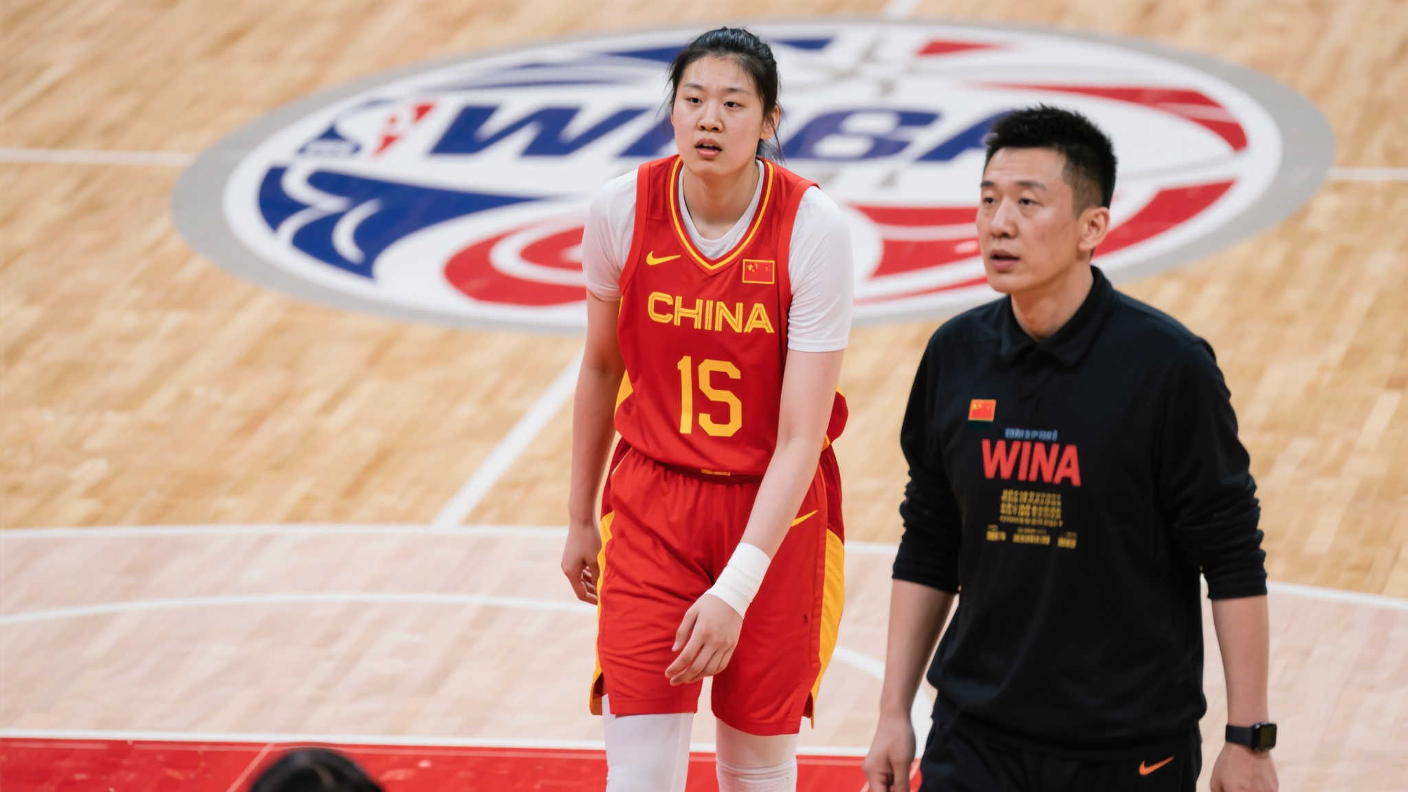 篮球世界中，进入职业联赛尤其是WNBA，对每一个年